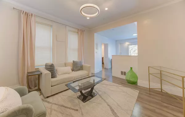 Kitchener, ON N2H 5J8,88 Wellington ST N