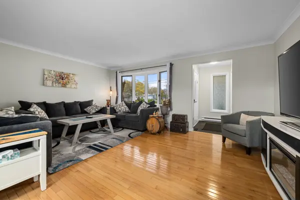 Deseronto, ON K0K 1X0,212 Main ST