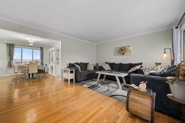 Deseronto, ON K0K 1X0,212 Main ST