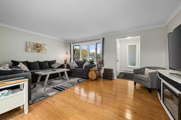 Deseronto, ON K0K 1X0,212 Main ST