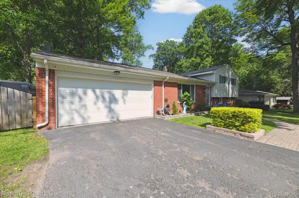 Clarkston, MI 48346,5605 Kingfisher LN