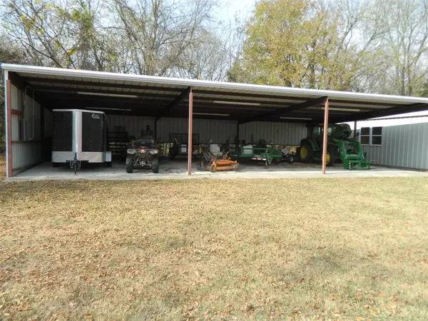 Bonham, TX 75418,956 County Road 4231