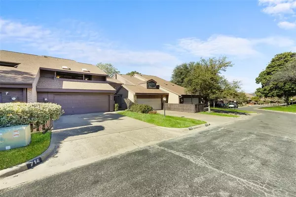 Fort Worth, TX 76112,714 Oakwood Trail