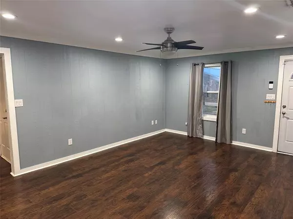 Campbell, TX 75422,511 W REDWOOD