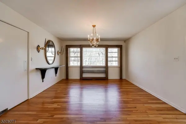 Livingston Twp., NJ 07039,17 Oxford Dr