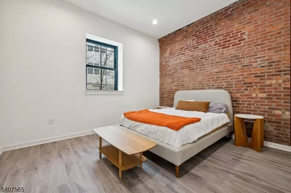 Newark City, NJ 07107,70 Roseville Ave