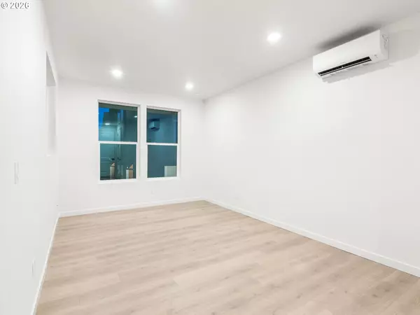 Portland, OR 97203,8338 N Bank ST