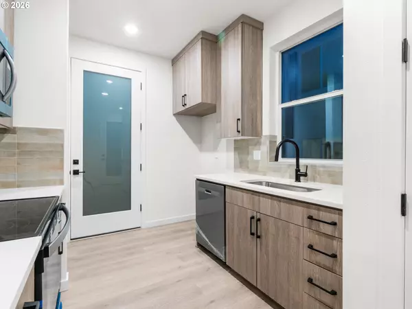 Portland, OR 97203,8338 N Bank ST