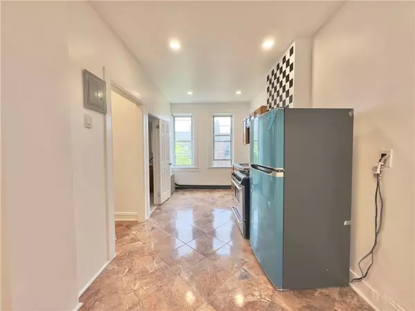 Ridgewood, NY 11385,1708 Linden ST