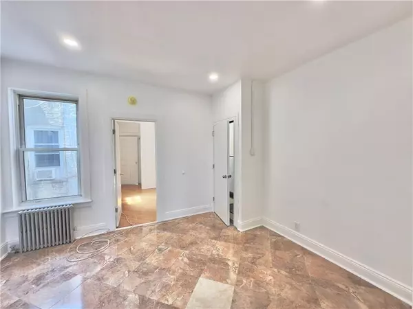 Ridgewood, NY 11385,1708 Linden ST