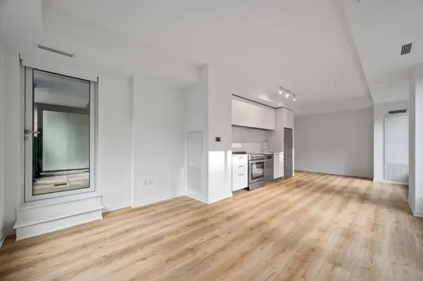 Toronto C10, ON M4P 2W2,101 Roehampton AVE #610