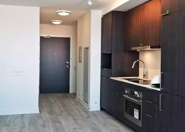 Toronto C14, ON M6R 2J3,7 Golden Lion HTS #N1113