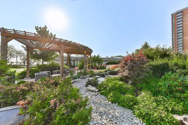 Oakville, ON L6L 5V1,2170 Marine DR #701