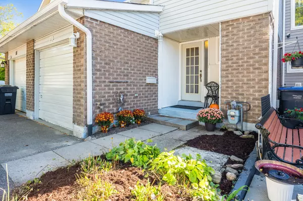 Brampton, ON L6V 3J3,79 Royal Salisbury WAY