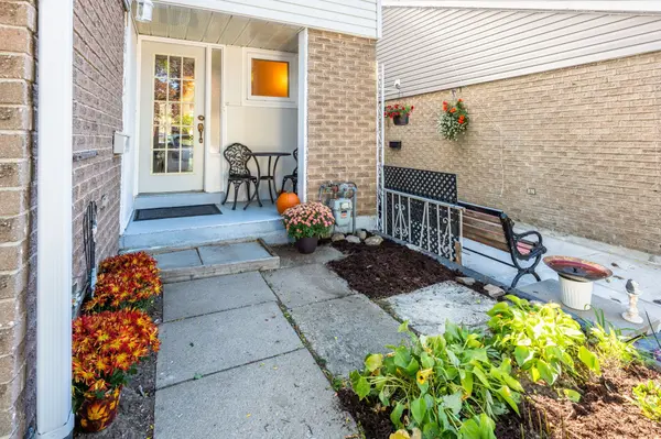 Brampton, ON L6V 3J3,79 Royal Salisbury WAY