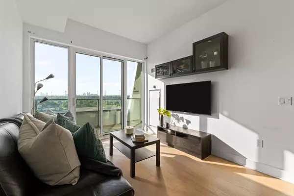 Toronto W06, ON M8V 1A1,30 Shore Breeze DR W #1012