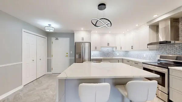 Brockville, ON K6V 7B3,21 Liston AVE #403