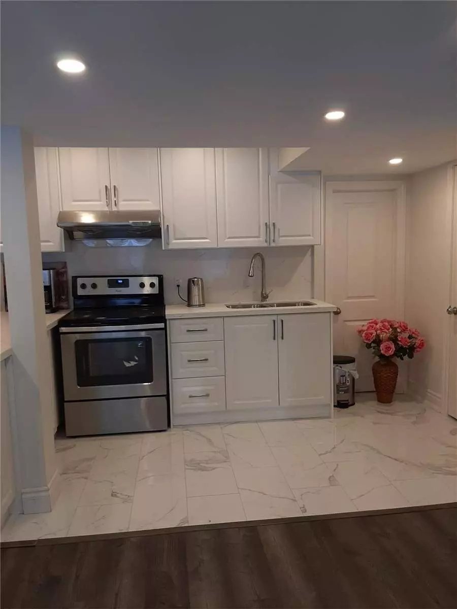 Aurora, ON L4G 3P1,220 Butternut Ridge TRL