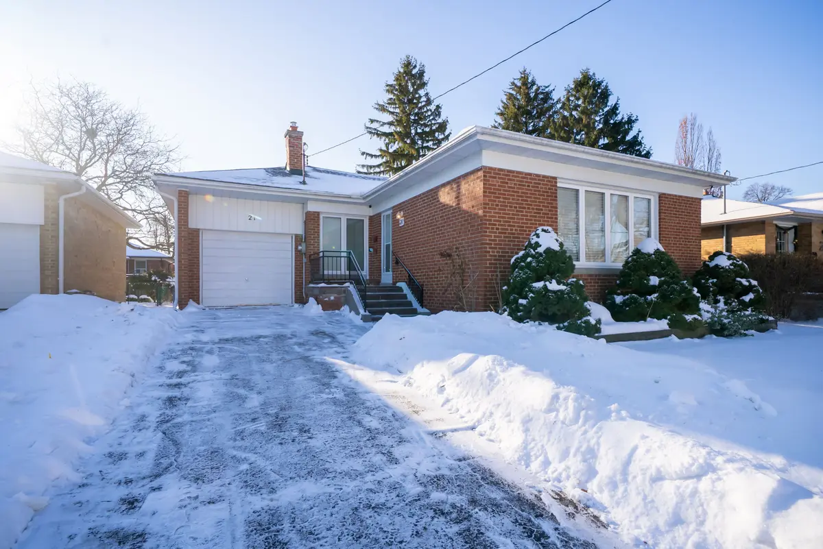 Toronto W08, ON M9B 2T9,21 Lesmar DR