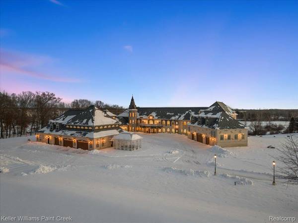 68050 Hillside LN, Washington, MI 48095