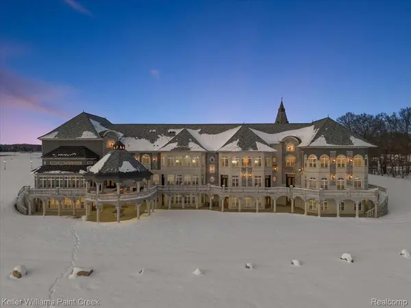 68050 Hillside LN, Washington Township, MI 48095