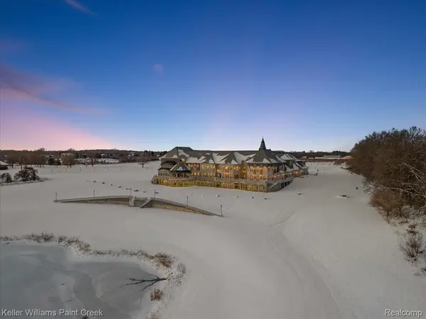 68050 Hillside LN, Washington Township, MI 48095