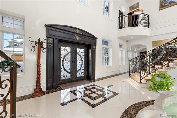 68050 Hillside LN, Washington Township, MI 48095