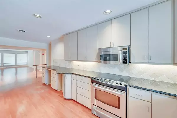 Dallas, TX 75225,6349 Diamond Head Circle #C