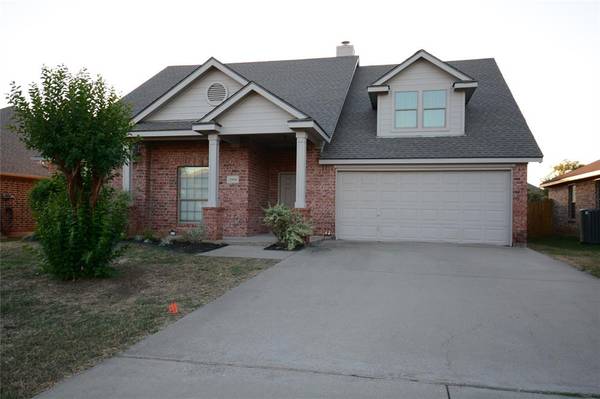 3004 Glenwood Court, Aubrey, TX 76227
