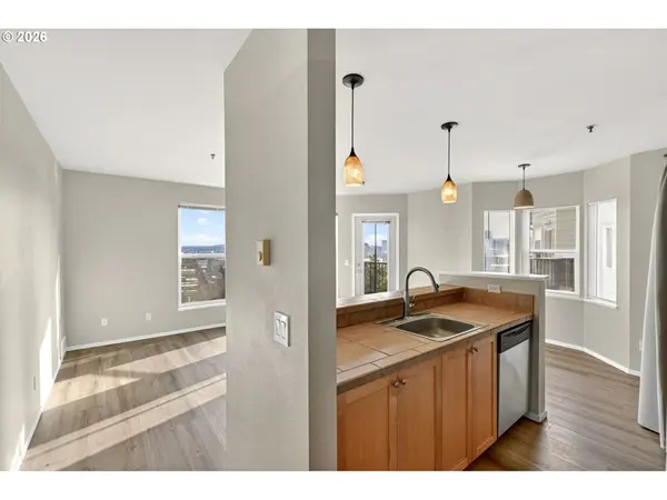 Portland, OR 97210,410 NW UPTOWN TER #3B