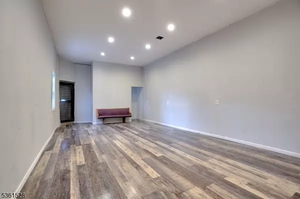 Newark City, NJ 07108,820 S 15Th St