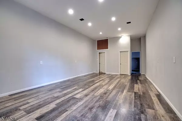 Newark City, NJ 07108,820 S 15Th St