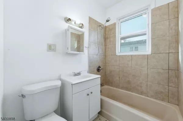 Newark City, NJ 07106,78 S Devine St