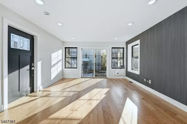 Newark City, NJ 07103,747 S 11Th St