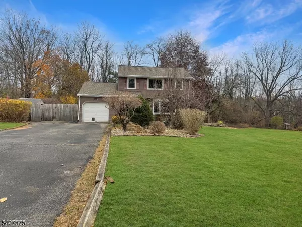 4 Hadlar Dr, Clinton Twp., NJ 08833