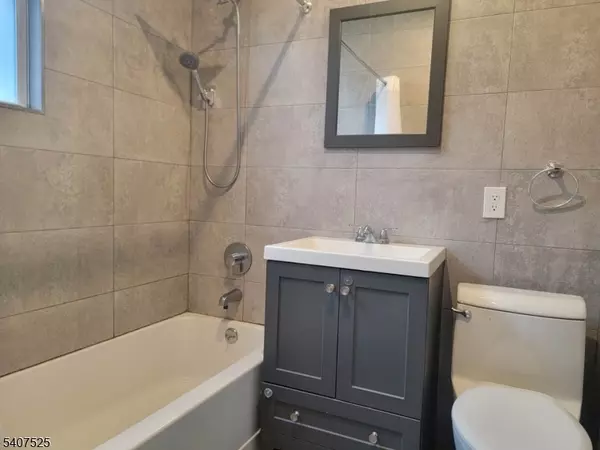 Linden City, NJ 07036,24 E Price St