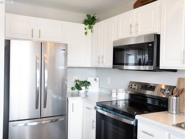 Gresham, OR 97030,318 NE ROBERTS AVE #308