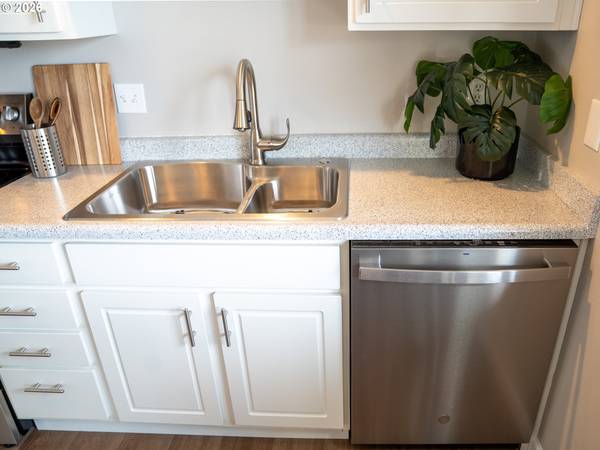 Gresham, OR 97030,318 NE ROBERTS AVE #308