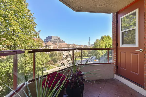 Toronto C11, ON M4G 4E3,955 Millwood RD #408