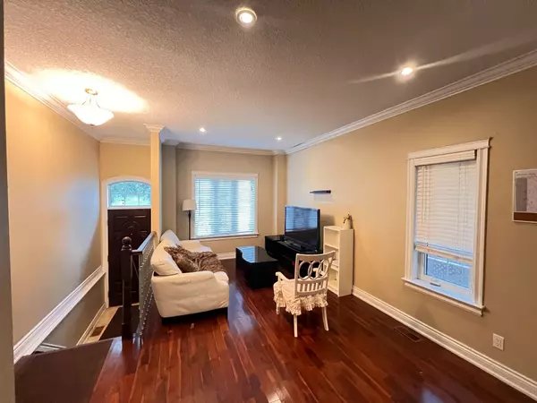 Toronto C14, ON M2N 4R9,198A Finch AVE E