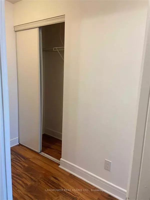 Toronto C11, ON M4G 0A5,35 Brian Peck CRES #408