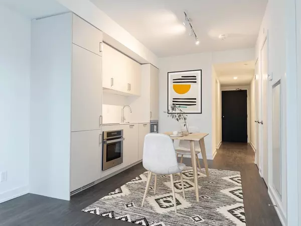 Toronto C08, ON M5C 0B6,88 Queen ST E #912