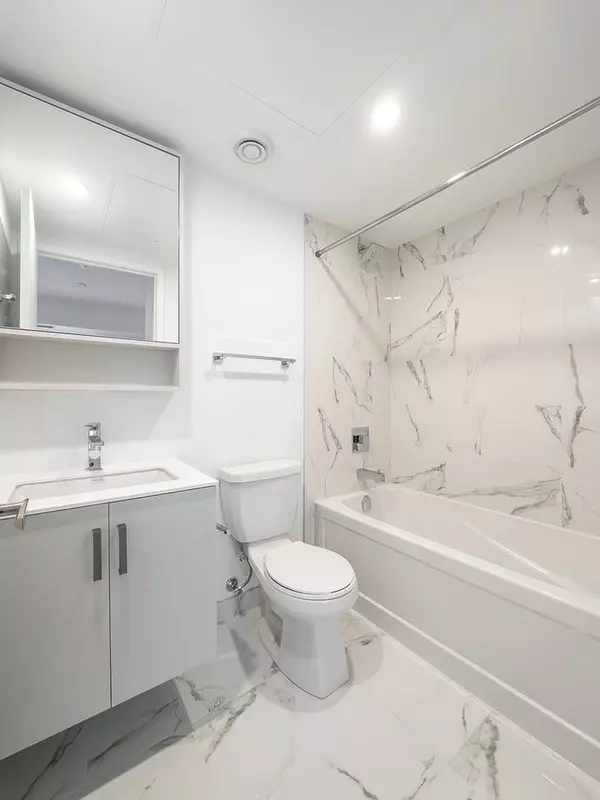 Toronto C08, ON M5C 0B6,88 Queen ST E #912