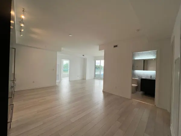 115 Mcmahon DR #511, Toronto C15, ON M2K 0E3