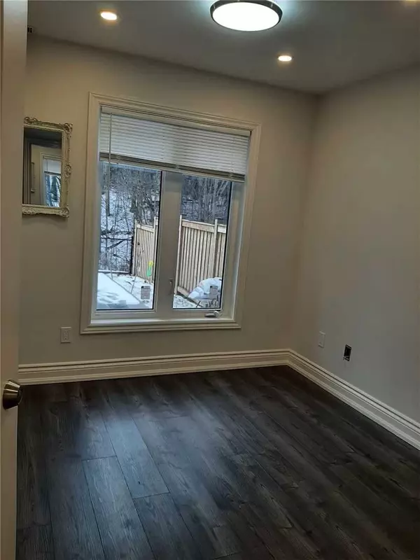 Aurora, ON L4G 3P1,220 Butternut Ridge TRL