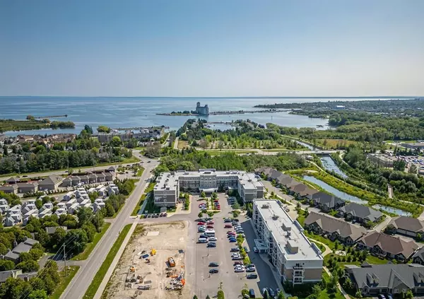 Collingwood, ON L9Y 5T6,4 Kimberly LN E #327