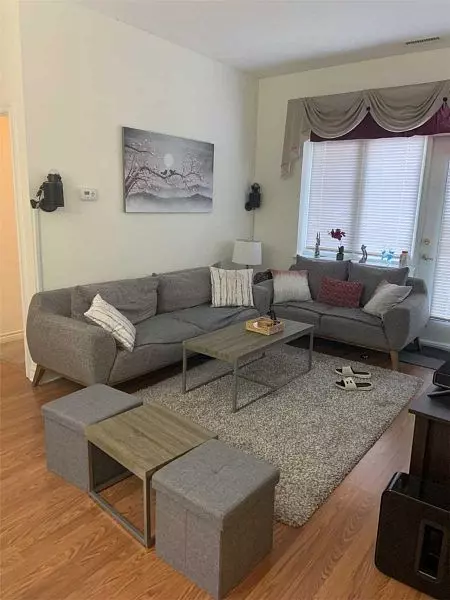 Brampton, ON L6P 1B9,10 Dayspring CIR #104