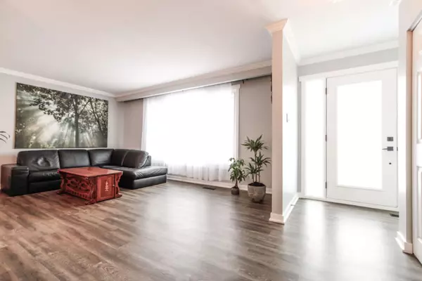 Burlington, ON L7L 4M6,626 Cape AVE