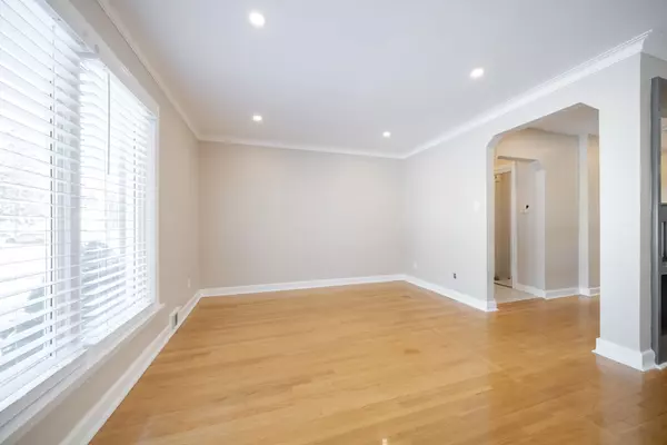 Toronto W08, ON M9B 2T9,21 Lesmar DR