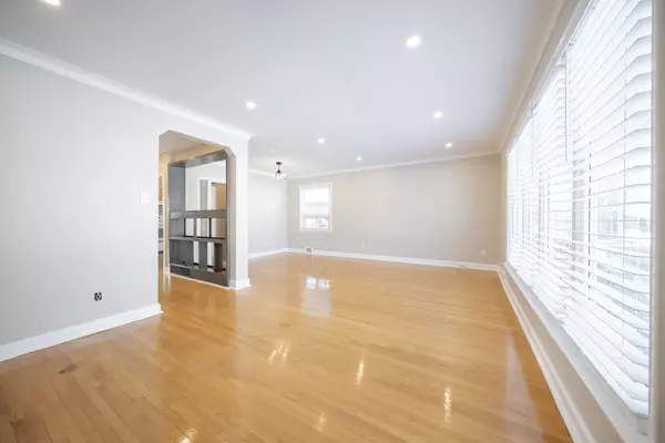 Toronto W08, ON M9B 2T9,21 Lesmar DR